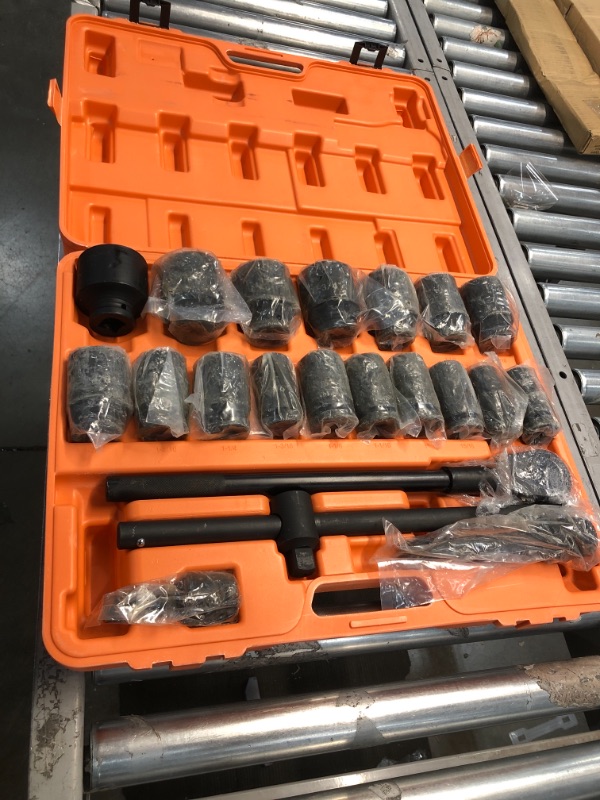 Photo 2 of **SAME MODEL DIFFERENT COLORED BOX**  VEVOR Impact Socket Set 3/4 Inches 22 Piece Standard Impact Sockets, Socket Assortment 3/4 Inches Drive Socket Set Impact Standard SAE Sizes 7/8 Inches to 2 Inches Includes Adapters and Ratchet Handle
