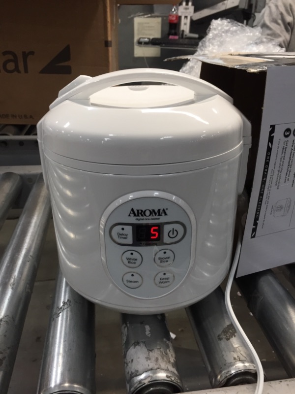 Photo 2 of Aroma Housewares 8-Cup (Cooked) (4-Cup UNCOOKED) Digital Rice Cooker and Food Steamer (ARC-914D),White
2 Quarts