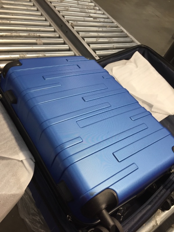 Photo 3 of ***Used, cosmetic damage***
 Luggage Expandable(only 28") Suitcase 3 Piece Set with TSA Lock Spinner 20in24in28in (blue)
