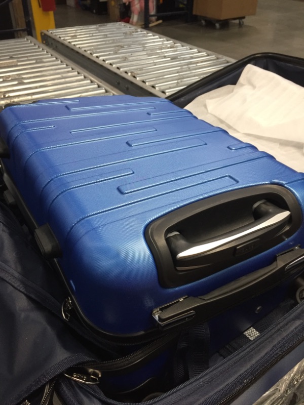 Photo 2 of ***Used, cosmetic damage***
 Luggage Expandable(only 28") Suitcase 3 Piece Set with TSA Lock Spinner 20in24in28in (blue)
