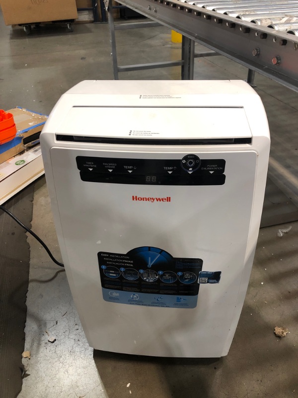 Photo 2 of ***Used***, ***Damaged***, ***It doesn"t turn on***
Honeywell Classic Portable Air Conditioner with Dehumidifier & Fan, Cools Rooms Up to 500 Sq. Ft. with Drain Pan & Insulation Tape, (White) MN1CFSWW8, 29.400