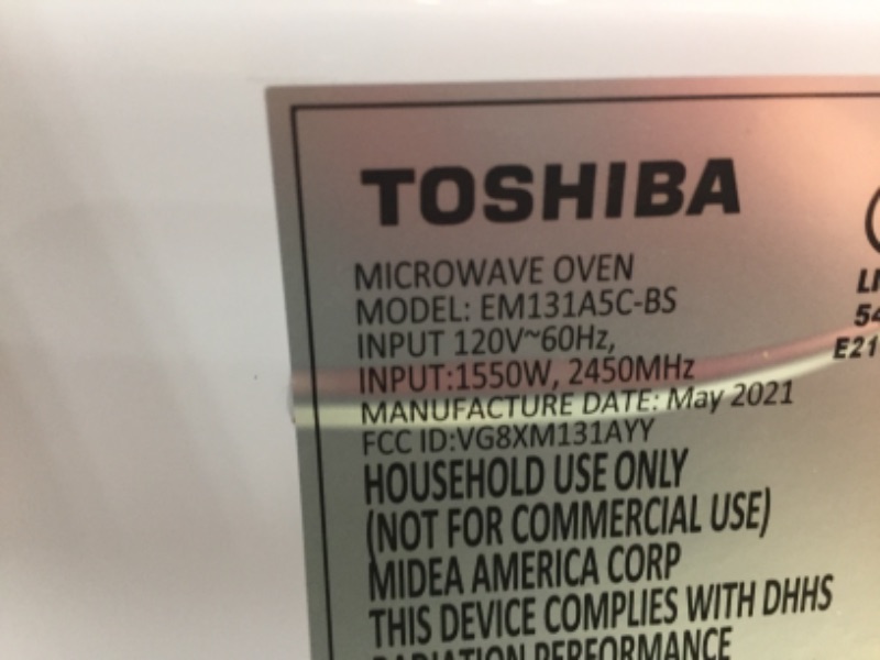 Photo 1 of damaged
Toshiba EM131A5C-BS Microwave Oven with Smart Sensor, Easy Clean Interior, ECO Mode and Sound On/Off, 1.2 Cu Ft, Black Stainless Steel