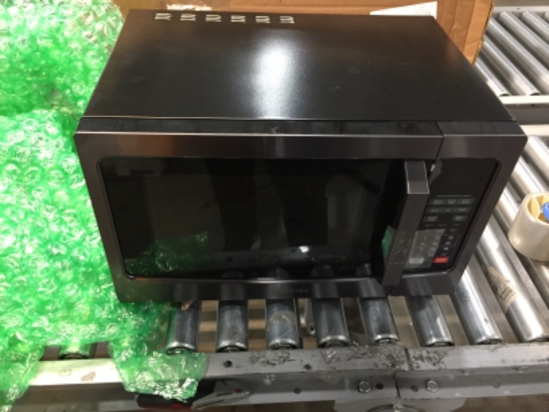 Photo 1 of damaged
Toshiba EM131A5C-BS Microwave Oven with Smart Sensor, Easy Clean Interior, ECO Mode and Sound On/Off, 1.2 Cu Ft, Black Stainless Steel