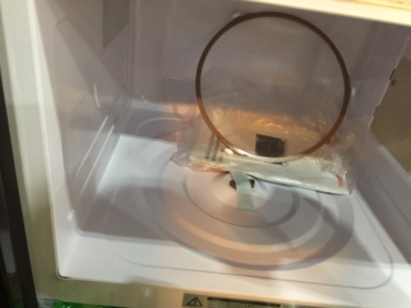Photo 1 of damaged
Toshiba EM131A5C-BS Microwave Oven with Smart Sensor, Easy Clean Interior, ECO Mode and Sound On/Off, 1.2 Cu Ft, Black Stainless Steel