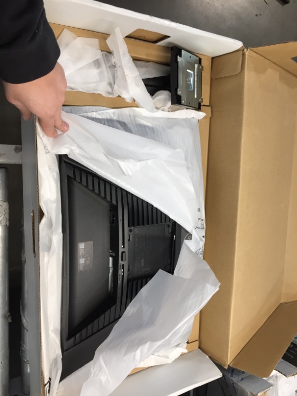 Photo 1 of Dell Curved Gaming Monitor 27 Inch Curved Monitor with 165Hz Refresh Rate, QHD (2560 x 1440) Display, Black - S2722DGM