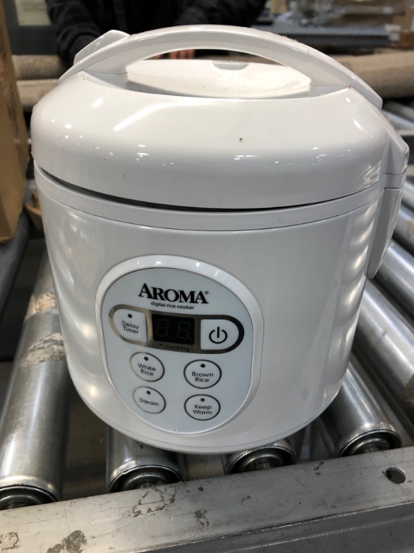 Photo 2 of Aroma ARC-914D 4-Cup Cool-Touch Rice Cooker, White