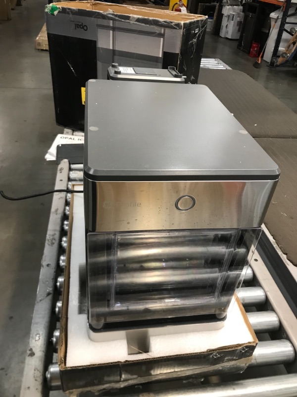 Photo 2 of Countertop Nugget Ice Maker with Side Tank | Portable Ice Machine with Bluetooth Connectivity | Stainless Steel Finish | Up to 24 lbs. of Ice Per Day

//POWERS ON//USED 