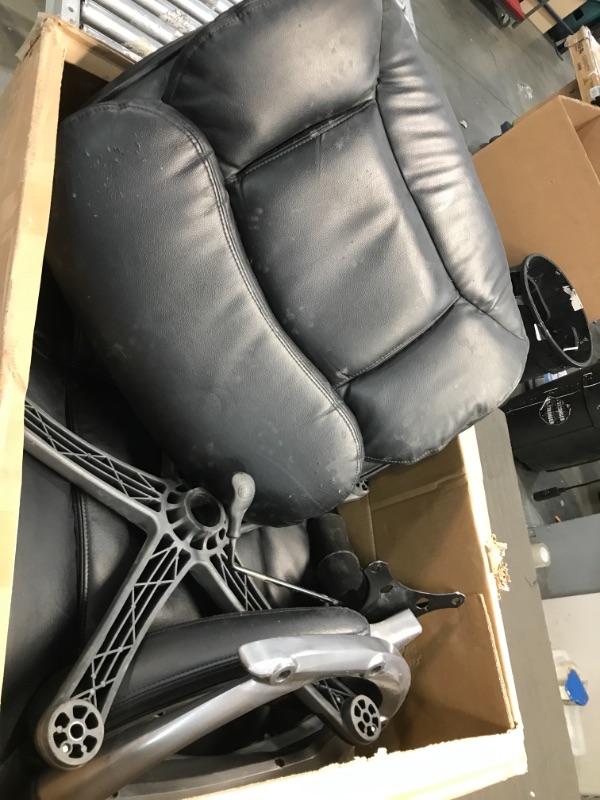 Photo 2 of Serta Big & Tall Executive Office Chair High Back All Day Comfort Ergonomic Lumbar Support, Bonded Leather, Black

/DIRTY/USED/MISSING HARDWARE /COSMETIC DAMAGE 