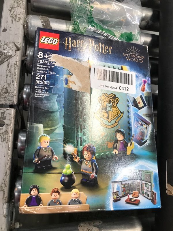 Photo 2 of LEGO® Harry Potter - Momentos Em Hogwarts: Aula De Poções 76383 Lego
