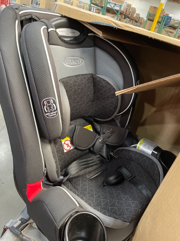 Photo 2 of Graco TrioGrow SnugLock LX 3-in-1 Convertible Car Seat - Sonic