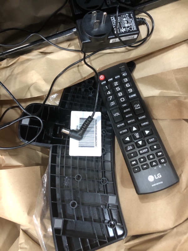 Photo 1 of LG 24" LED TV - 720p - Black