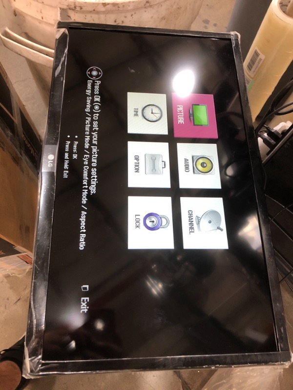 Photo 1 of LG 24" LED TV - 720p - Black