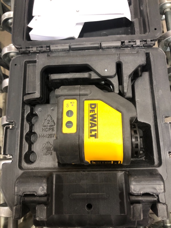 Photo 1 of 165 ft. Red Self-Leveling 5-Spot & Horizontal Line Laser Level with (3) AA Batteries & Case***vertically does not work***

