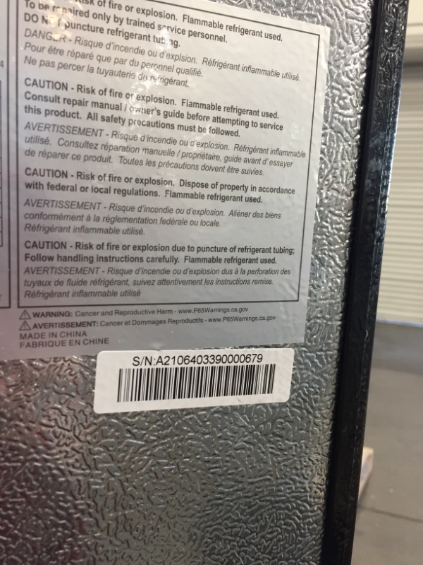 Photo 7 of FOR PARTS ONLY, Frigidaire EFRF696-AMZ Upright Freezer 6.5 cu ft Stainless Platinum Design Series
**DAMAGED, DOOR BROKEN, DOES NOT FUNCTION DID NOT GET COLD**