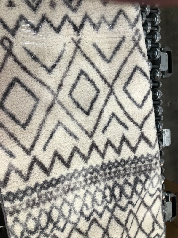 Photo 5 of 
2 x 6 white and lback diamon detail rug

