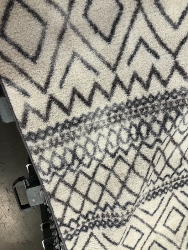 Photo 3 of 
2 x 6 white and lback diamon detail rug
