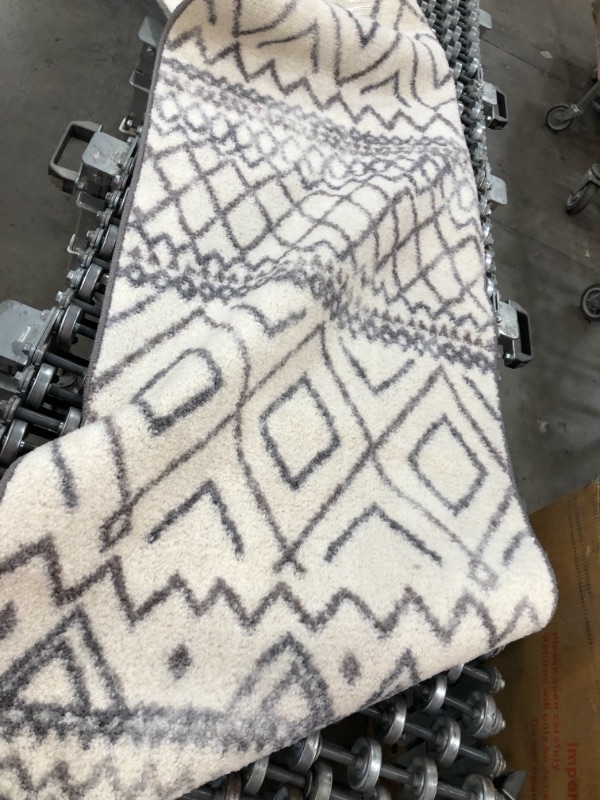 Photo 4 of 
2 x 6 white and lback diamon detail rug
