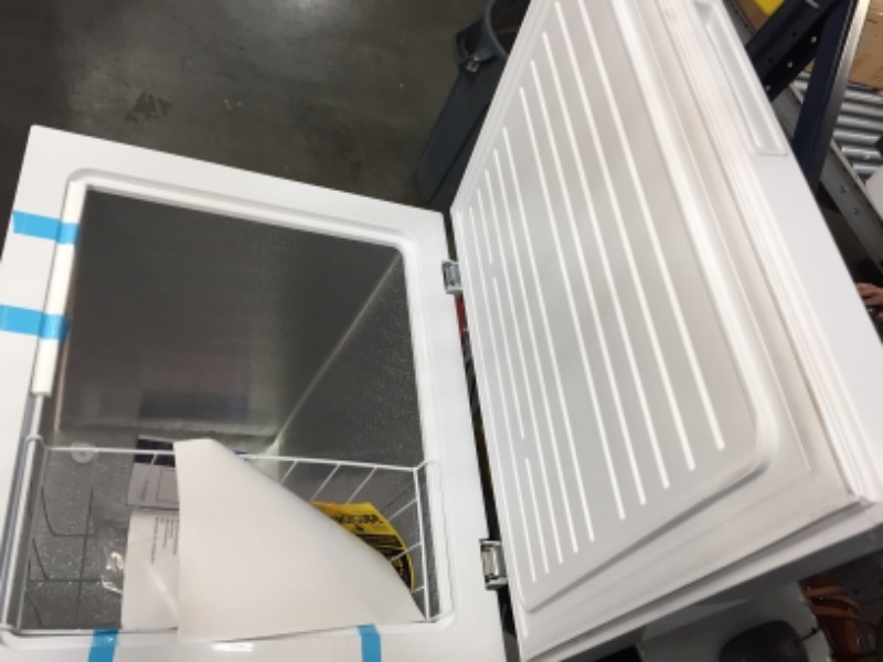 Photo 3 of ***PARTS ONLY*** Midea MRC050S0AWW Chest Freezer, 5.0 Cubic Feet, White
