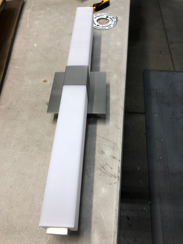 Photo 1 of 24 IN LIGHT BAR