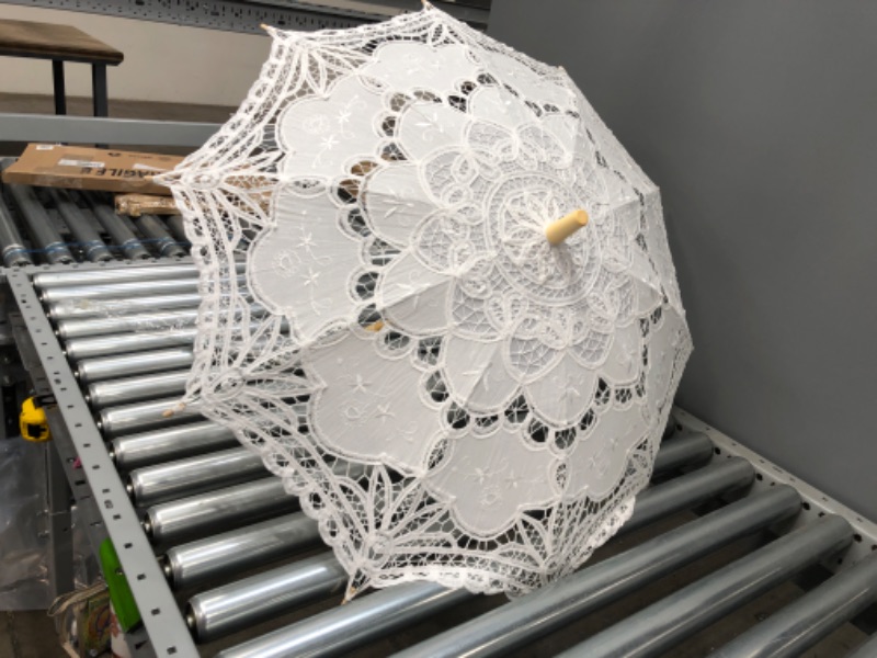 Photo 2 of BABEYOND Lace Umbrella Parasol Vintage Wedding Bridal Umbrella for Decoration Photo Lady Costume 1920s Party (White)
