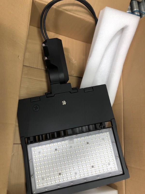 Photo 2 of 21000Lm LED Parking Lot Lights 150W LED Shoebox Light with Photocell, 5700K LED Outdoor Commercial Area Lighting, 500W Metal Halide Eq., Dusk to Dawn Led Street Pole Light - Slip Fitter(UL-Listed)
