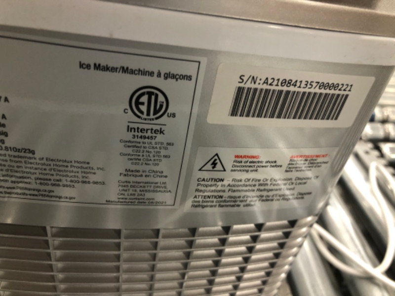 Photo 4 of Frigidaire EFIC206-TG-SILVER Compact Ice Maker, 26 Lb per Day, Silver
