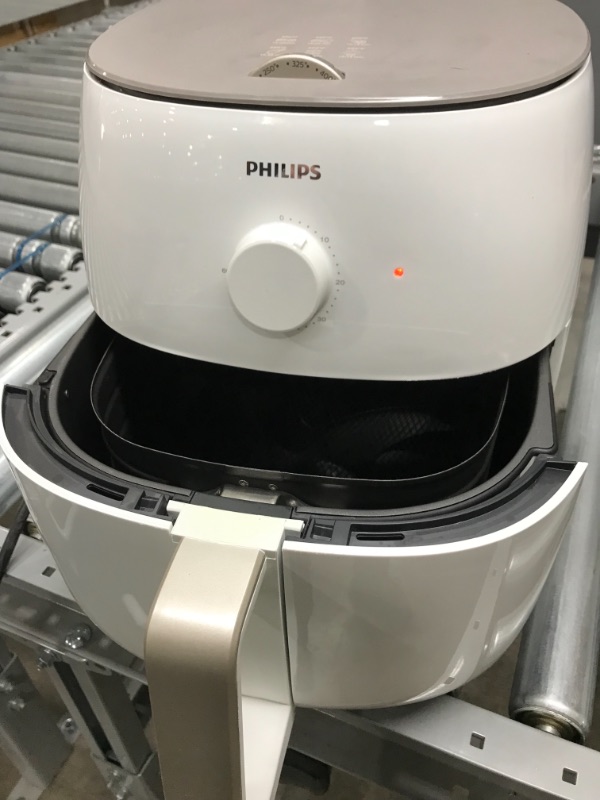 Photo 3 of Philips Twin TurboStar Technology XXL Airfryer with Fat Reducer, Analog Interface
