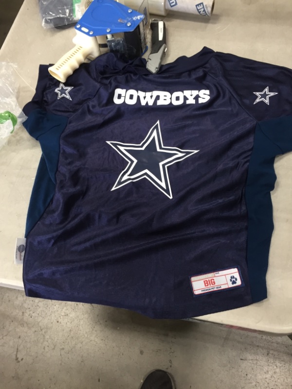 Photo 2 of NFL Unisex Premium Pet Jersey unsure of what size it is  

//MISSING CONNECTOR BUCKLE 