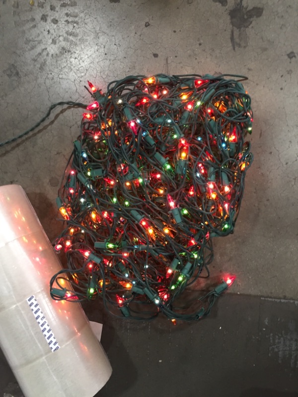 Photo 1 of 3 items 
Home Accents Holiday 300L NET LIGHTS MULTI BULB NET SIZE 4' X 6' ($18 x 3)
