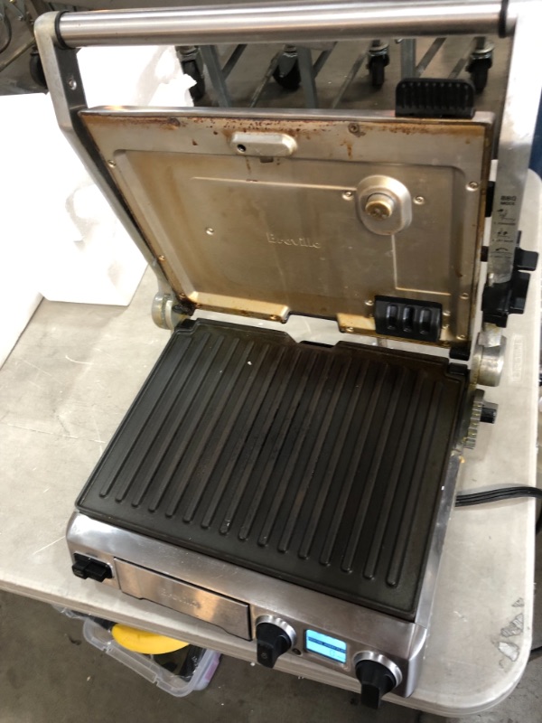 Photo 3 of (MISSING FLAT COOKING PLATE; DIRTY)
Breville BGR820XL Smart Grill