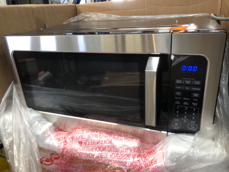 Photo 2 of TESTED WORKS*
Toshiba ML2-EM62P(SS) Microwave Oven with Built-in Humidity Sensor, 6 Automatic Preset Menus, ECO Mode, Sound On/Off Option and Position Memory Function 2.2 cu. ft., 1200W, Stainless Steel
