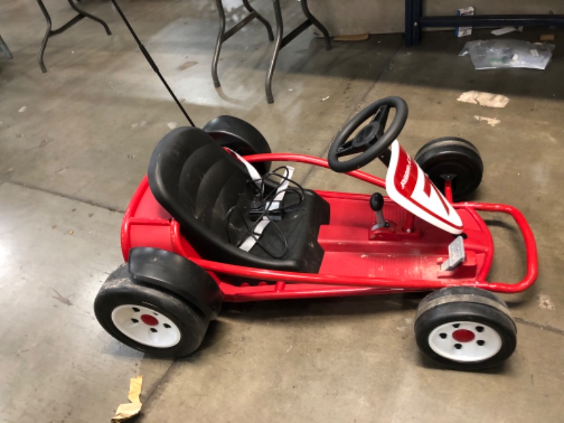 Photo 4 of CHARGES TURNS ON BUT WILL NOT STAY ON* NEEDS FIXED*
Radio Flyer Ultimate Go-Kart, 24 Volt Outdoor Ride On Toy | Ages 3-8 | 940Z Model , Red
