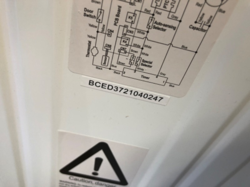 Photo 1 of (MISSING TURN KNOB)
BLACK+DECKER BCED37 Portable Dryer, Small, 4 Modes, Load Volume 13.2 lbs., White
