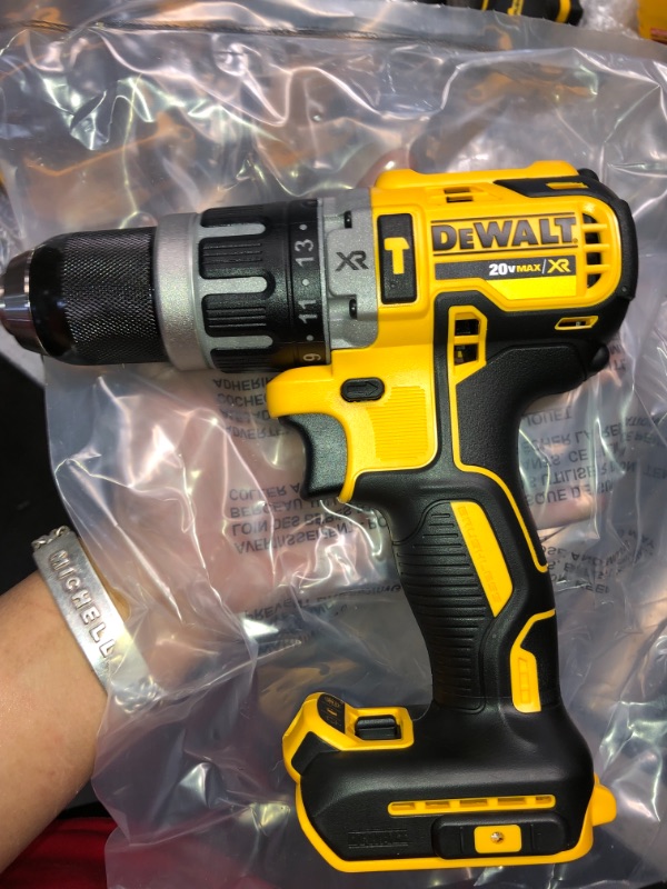 Photo 25 of DEWALT 20-Volt MAX Cordless Combo Kit (7-Tool) with ToughSystem Case, (1) 20-Volt 4.0Ah Battery & (2) 20-Volt 2.0Ah Batteries