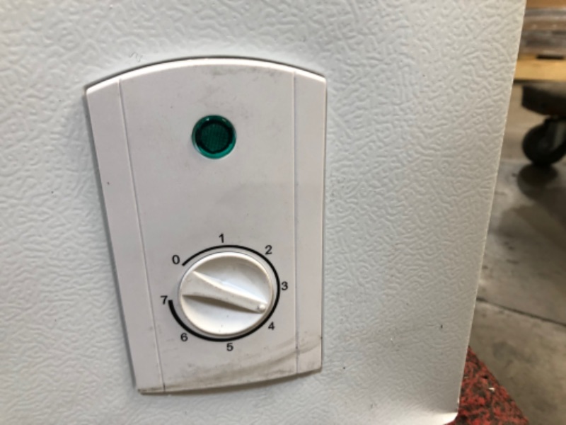 Photo 1 of PARTS ONLY !  Koolatron Ktcf155 5.5 Cubic Foot (155 Liters) Chest Freezer with Adjustable Thermostat White-UNFUNCTIONAL 
