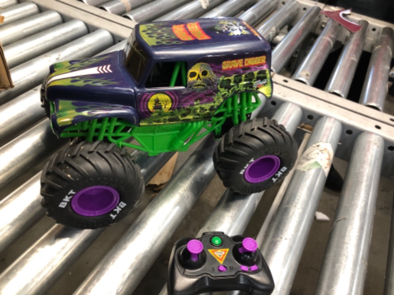 Photo 2 of Monster Jam, Official Grave Digger Freestyle Force, Remote Control Car