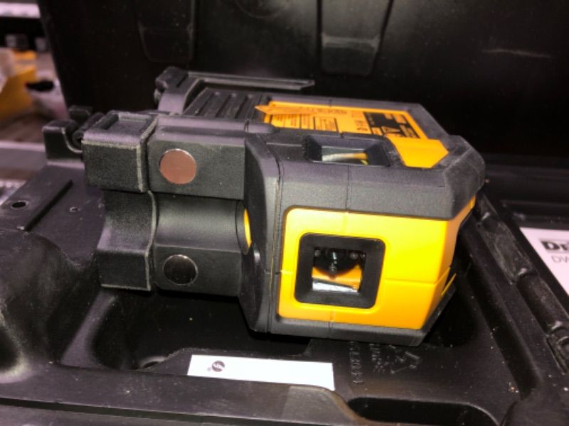 Photo 2 of 165 ft. Red Self-Leveling 5-Spot & Horizontal Line Laser Level with (3) AA Batteries & Case