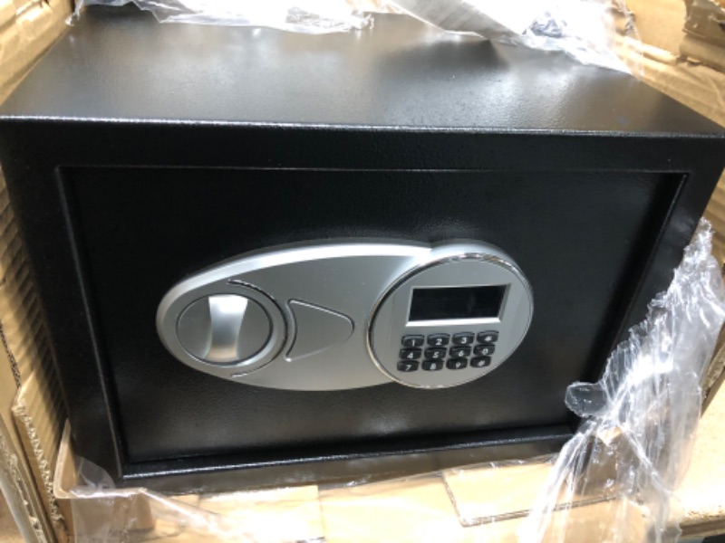 Photo 3 of *Missing keys* *Does not open*
Amazon Basics Steel Security Safe and Lock Box with Electronic Keypad - Secure Cash, Jewelry, ID Documents - 0.5 Cubic Feet,13.8 x 9.8 x 9.8 Inches
