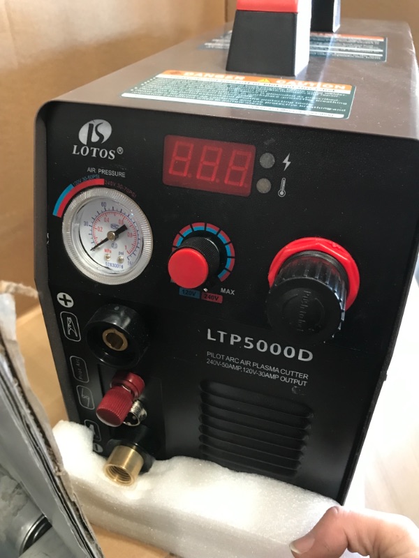 Photo 3 of LOTOS LT5000D 50A Air Inverter Plasma Cutter Dual Voltage 110/220VAC 1/2" Clean Cut
