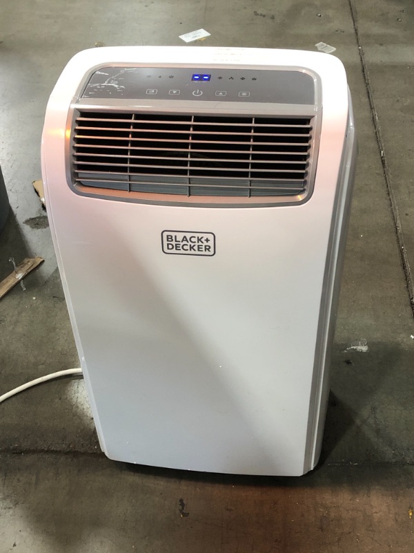 Photo 2 of USED: BLACK+DECKER 5,500 BTU DOE (10,000 BTU ASHRAE) Portable Air Conditioner with Remote Control, White 16.5 x 11.5 x 26 inches

