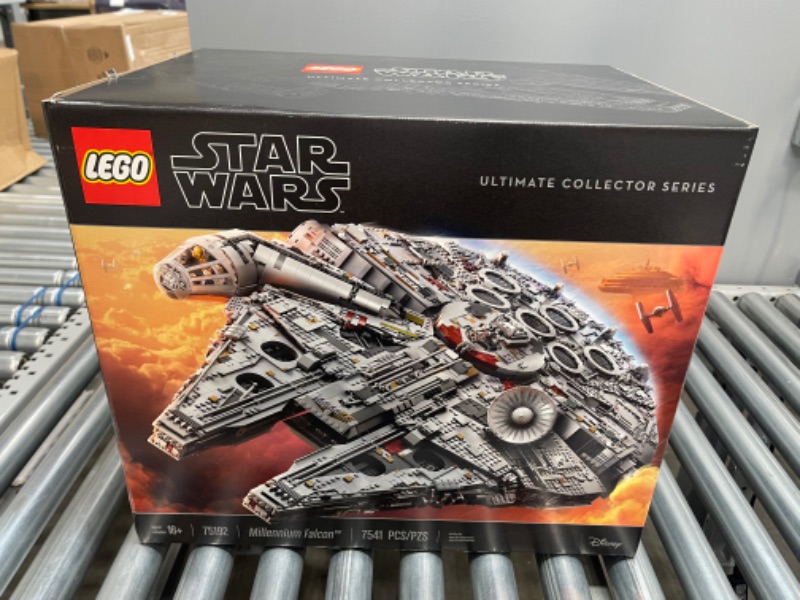 Photo 2 of LEGO Star Wars Millennium Falcon 75192

**COMPLETE!! NEW**