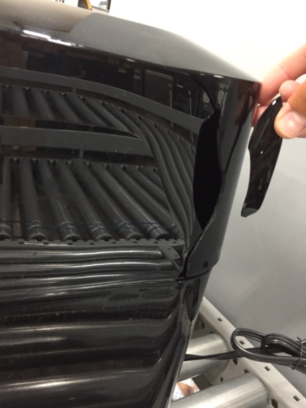 Photo 6 of **BROKEN/CHIPPED PIECE ON REAR RIGHT CORNER**
Instant Vortex Plus 10 Quart Air Fryer, Rotisserie and Convection Oven, Air Fry, Roast, Bake, Dehydrate and Warm, 1500W, Stainless Steel and Black
