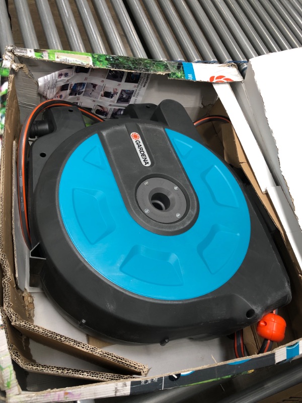 Photo 1 of *USED*
*MISSING hinge/ wall piece*
GARDENA Retractable Hose Reel 82-Feet With Convenient Hose Guide
