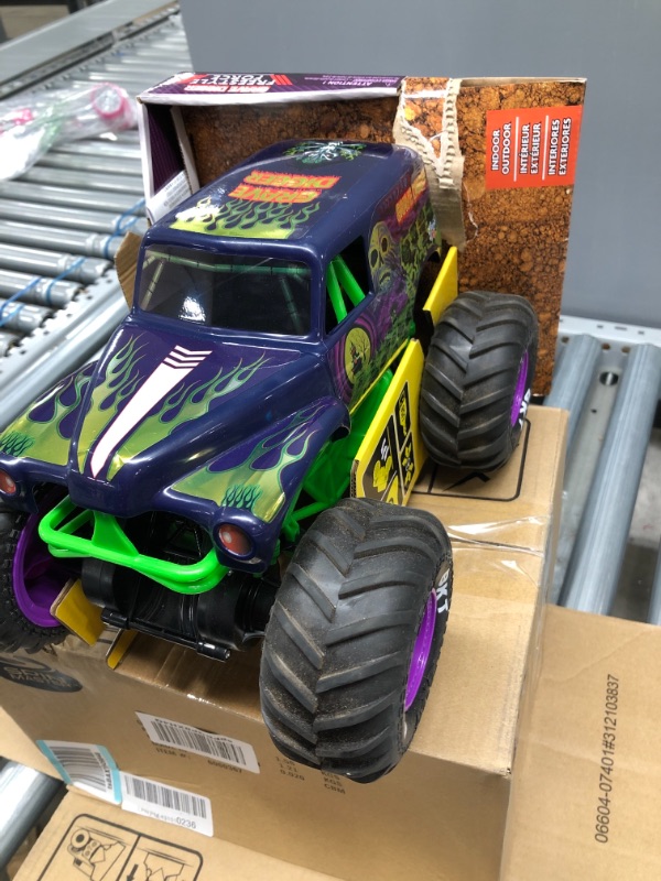 Photo 2 of Monster Jam, Official Grave Digger Freestyle Force, Remote Control Car, Monster Truck Toys for Boys Kids and Adults, 1:15 Scale
