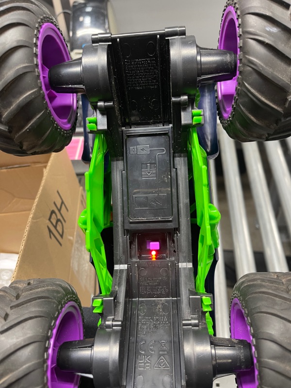 Photo 3 of Monster Jam, Official Grave Digger Freestyle Force, Remote Control Car, Monster Truck Toys for Boys Kids and Adults, 1:15 Scale
