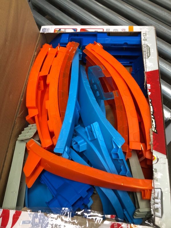 Photo 2 of Hot Wheels Massive Loop Mayhem Track Set & 1 1:64 Scale Car, Designed for Multi-Car Play, Gift for Kids 5 Years Old & Up & Criss Cross Crash Track Set [Amazon Exclusive]