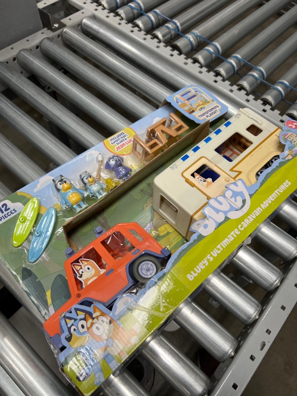 Photo 2 of Bluey Ultimate Caravan Adventures - Caravan Playset and Three 2.5-3" Figures & 4WD Family Vehicle with 2 Surfboards