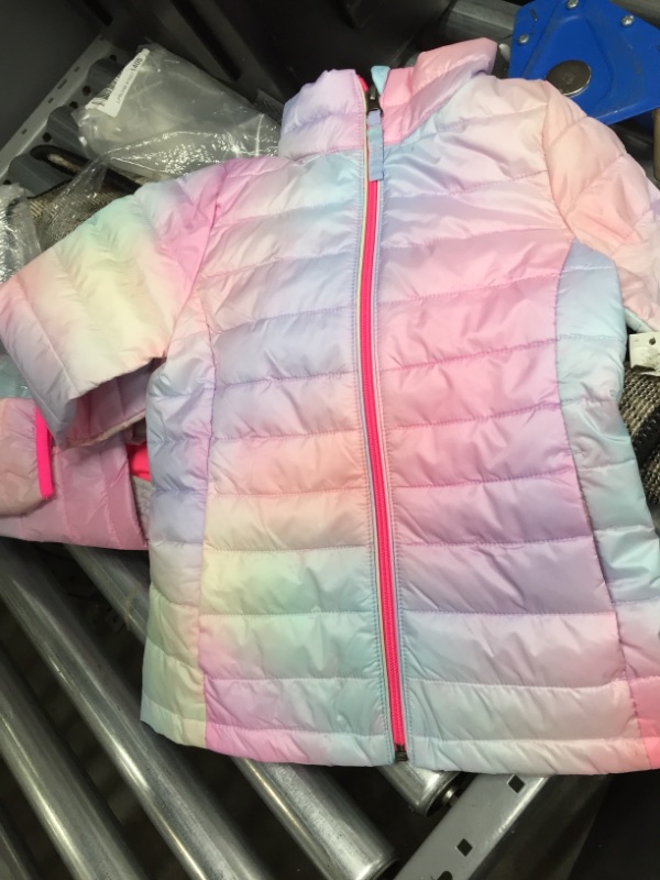 Photo 3 of SIZE SMALL, ZIPPER DOES NOT WORK AND BACK OF COLLAR IS DAMAGED
Amazon Essentials Girls and Toddlers' Light-Weight Water-Resistant Packable Mock Puffer Jackets
