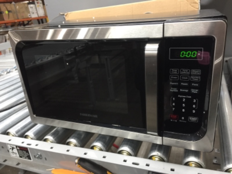 Photo 1 of Farberware Classic FM09SSE 900-Watt Microwave Oven, Stainless Steel, 0.9 Cu.Ft

