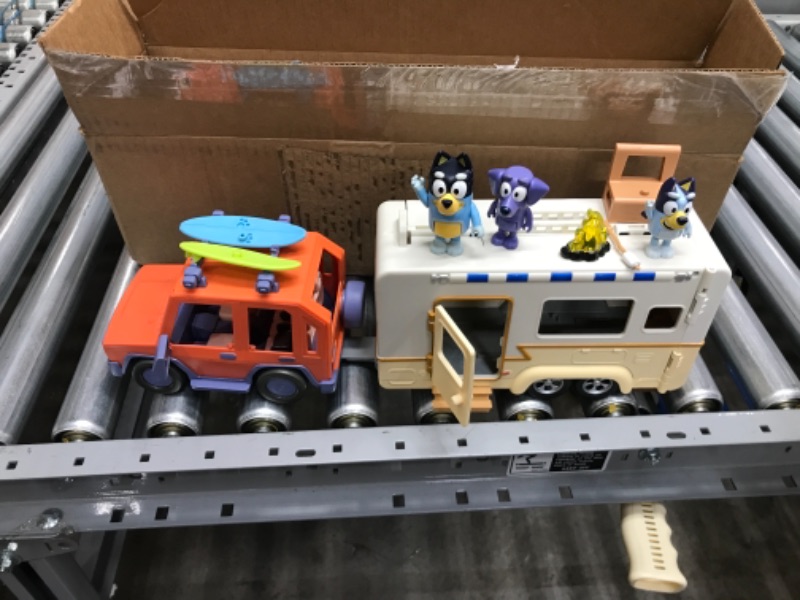 Photo 2 of Bluey Ultimate Caravan Adventures - Caravan Playset and Three 2.5-3" Figures & 4WD Family Vehicle with 2 Surfboards
